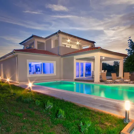 Inka, An Exquisitely Crafted Boasting A Private Pool * Santalezi