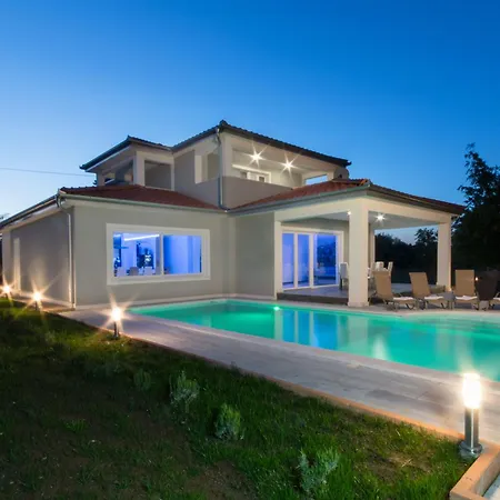 Inka, An Exquisitely Crafted Boasting A Private Pool * Santalezi